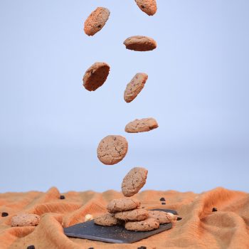 pronot-glutensiz-bitter-cikolata-parcacikli-ve-findikli-kurabiye-4